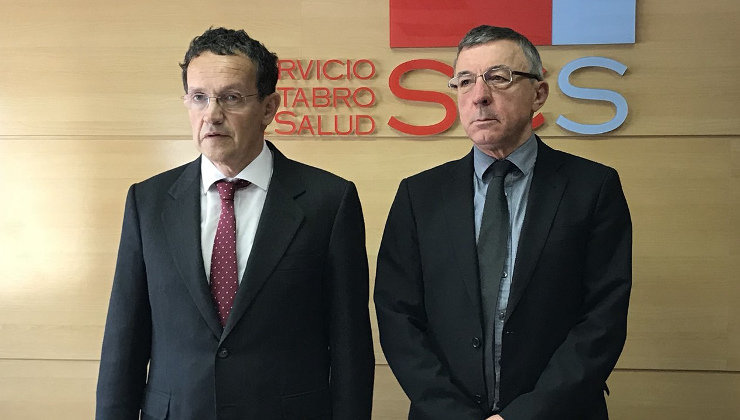 El subdirector de Gestión Económica, Javier González, y el gerente del Servicio Cántabro de Salud, Julián Pérez Gil