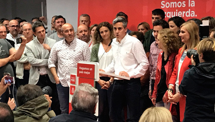 El secretario general del PSOE de Cantabria, Pablo Zuloaga, tras ser elegido candidato en las primarias