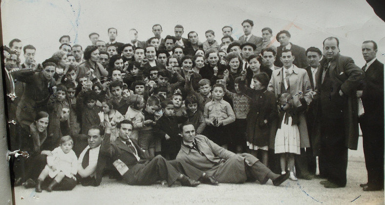 Personal del diario La Región en 1936. A la dcha. Matilde Zapata con abrigo2