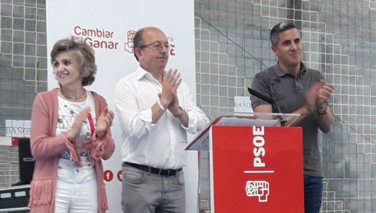 Pablo Zuloaga junto a María Luisa Carcedo y Dionisio Luguera