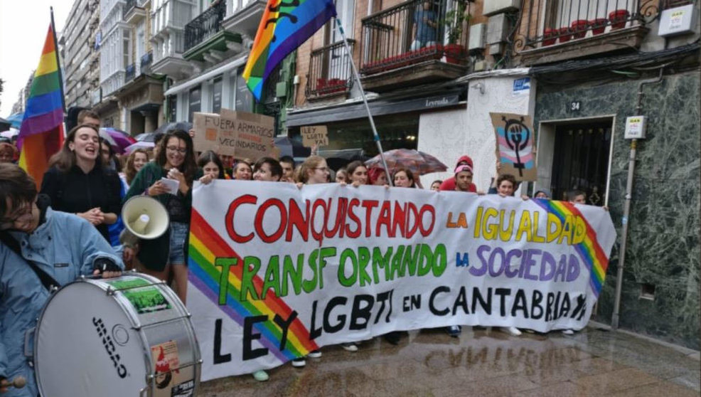 Cabecera manifestación Orgullo LGBT01