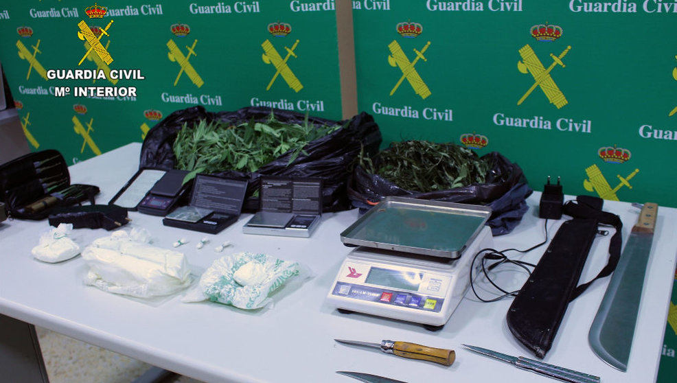 Material y armas incautadas en Arenas de Iguña