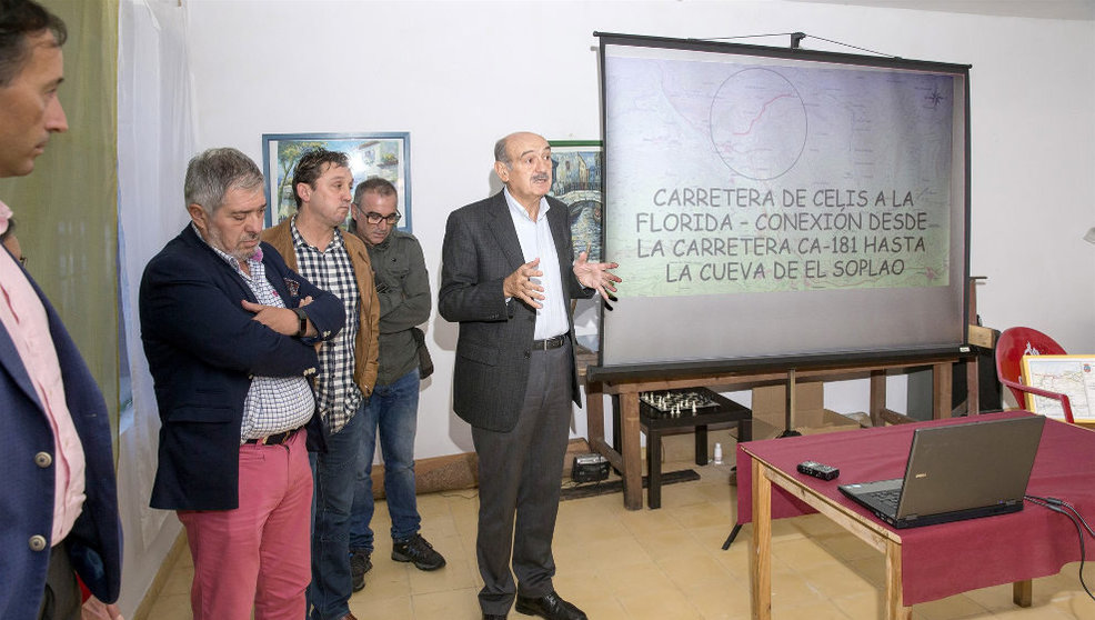 El consejero de Obras Públicas, José María Mazón, presenta el proyecto