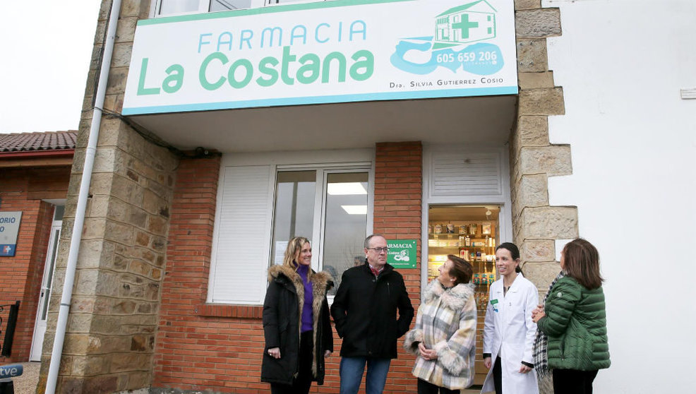 Inauguración de la farmacia de Campoo de Yuso