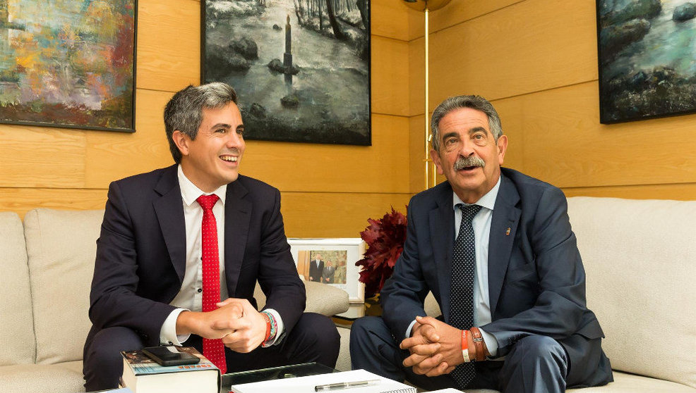 Pablo Zuloaga y Miguel Ángel Revilla en una reunión | Foto de Archivo