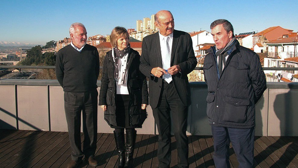 El consejero de Obras Públicas, José María Mazón, con el alcalde de Liendo, Juan Alberto Rozas
