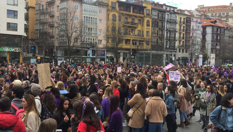 Manifestación en la Plaza del Ayuntamiento de Santander | Foto: edc