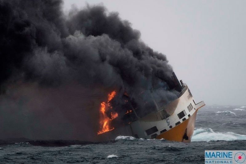 Cantabria intensifica el seguimiento del naufragio del barco mercante en el Golfo de Vizcaya

Barco mercante que naufragó en el Golfo de Vizcaya

  (Foto de ARCHIVO)

23/03/2019