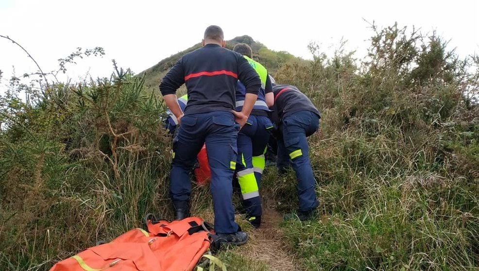 Evacuación de una senderista lesionada en Arenas de Iguña