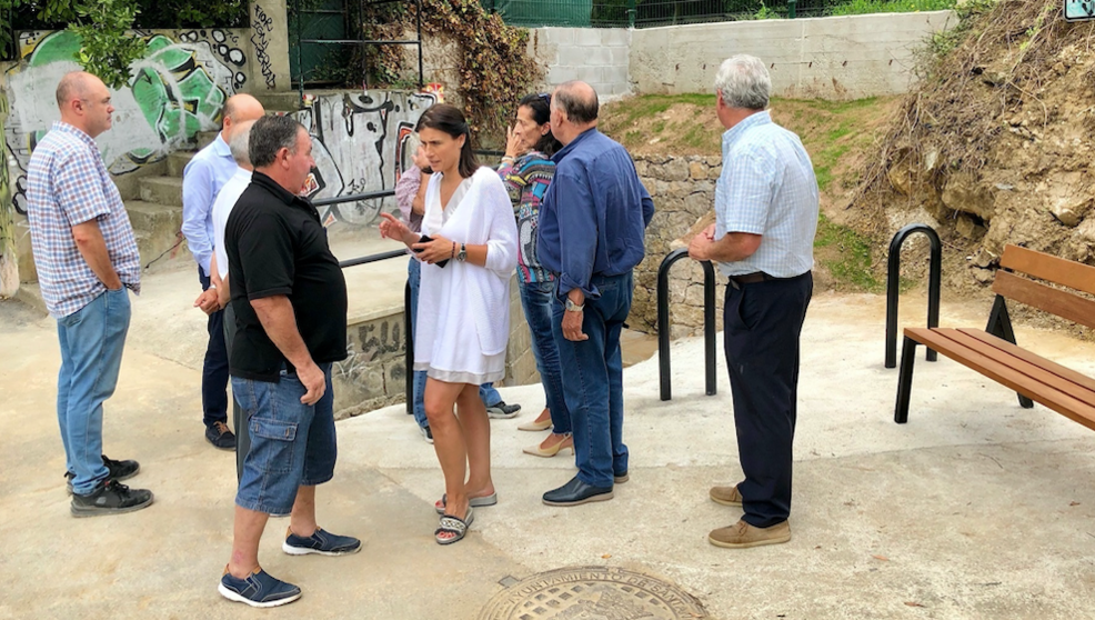 La alcaldesa de Santander, Gema Igual, visita la Fuente Jumerios de Peñacastillo