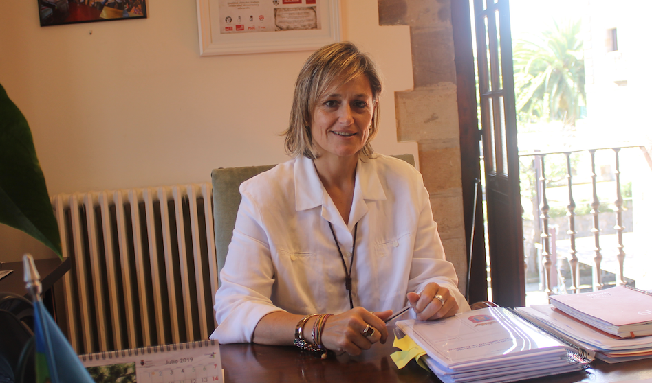 La alcaldesa de Camargo, Esther Bolado, en su despacho