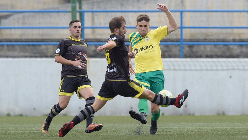 Momento de un partido entre Cayón y Tropezón en esta edición de la Copa Federación | Foto: Cayón