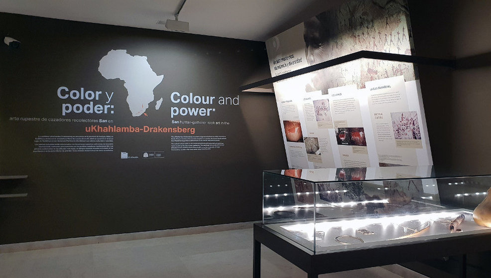 Exposición &#39;Color y poder: arte rupestre de cazadores recolectores San en Ukhahlamba-Drakensberg&#39;