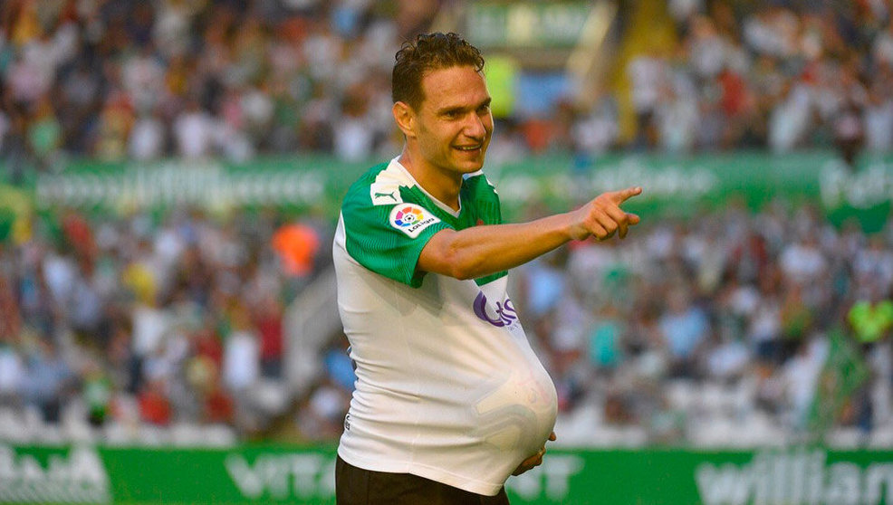 David Rodríguez dedicando el gol a su mujer embarazada | Foto: Real Racing Club