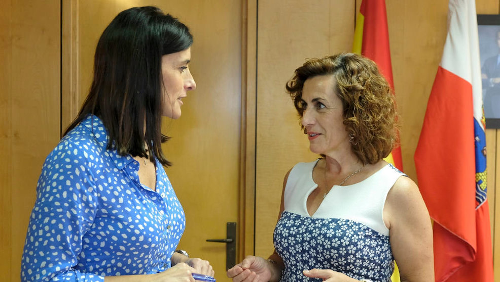 La alcaldesa de Santander, Gema Igual, con la consejera de Empleo y Políticas Sociales, Ana Belén Álvarez