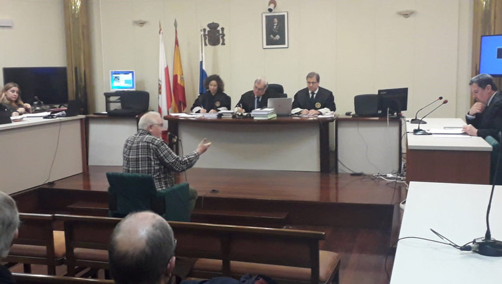 El exalcalde de Castro Fernando Muguruza declara en el juicio de La Loma en la Audiencia provincial