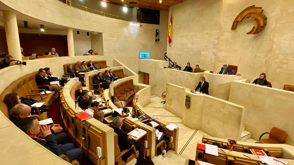 Pleno en el Parlamento de Cantabria