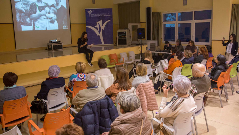 Actividad de la Semana de la Mujer de 2019 en el Centro de Mayores de Camargo | Foto: Archivo