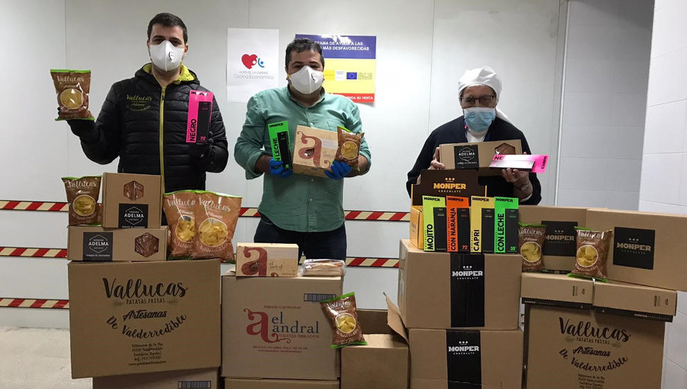 Patatas Vallucas, Sobaos El Andral y Chocolates Monper se unen para donar productos a la Cocina Económica de Santander