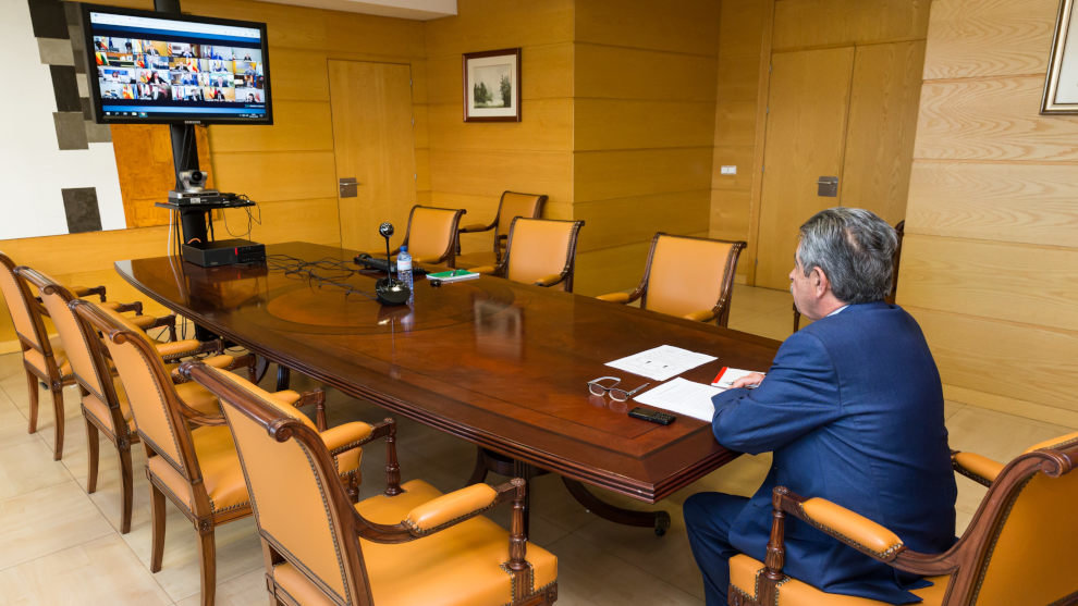 El presidente de Cantabria, Miguel Ángel Revilla, en la videoconferencia con Pedro Sánchez y el resto de presidentes autonómicos
