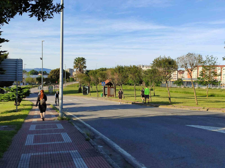 Gente paseando durante la fase 1 en Cantabria