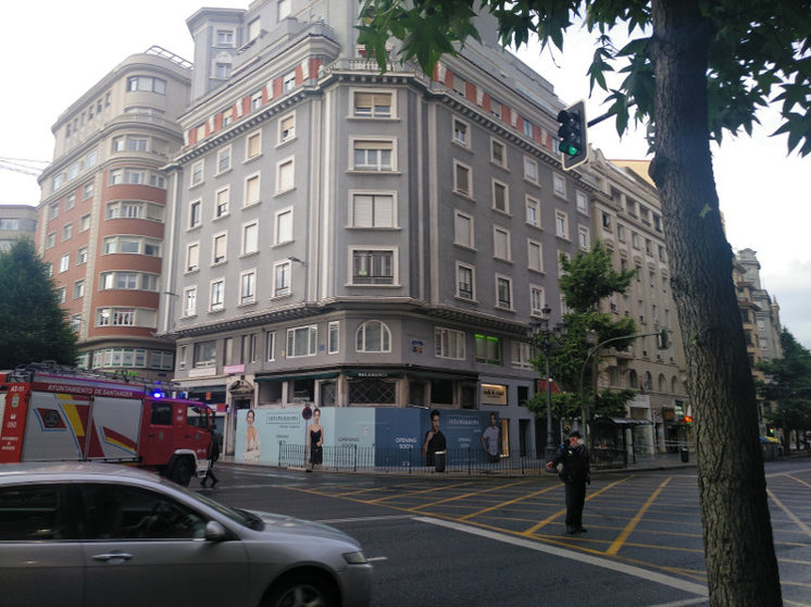 Edificio acordonado en el centro de Santander