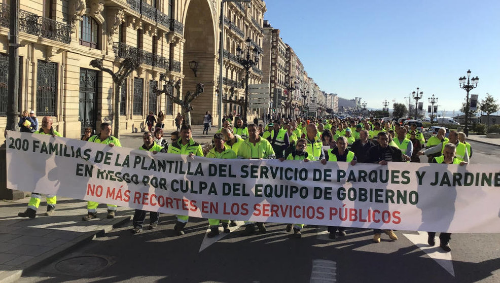 Manifestación de trabajadores de Parques y Jardines de Santander Foto de archivo
