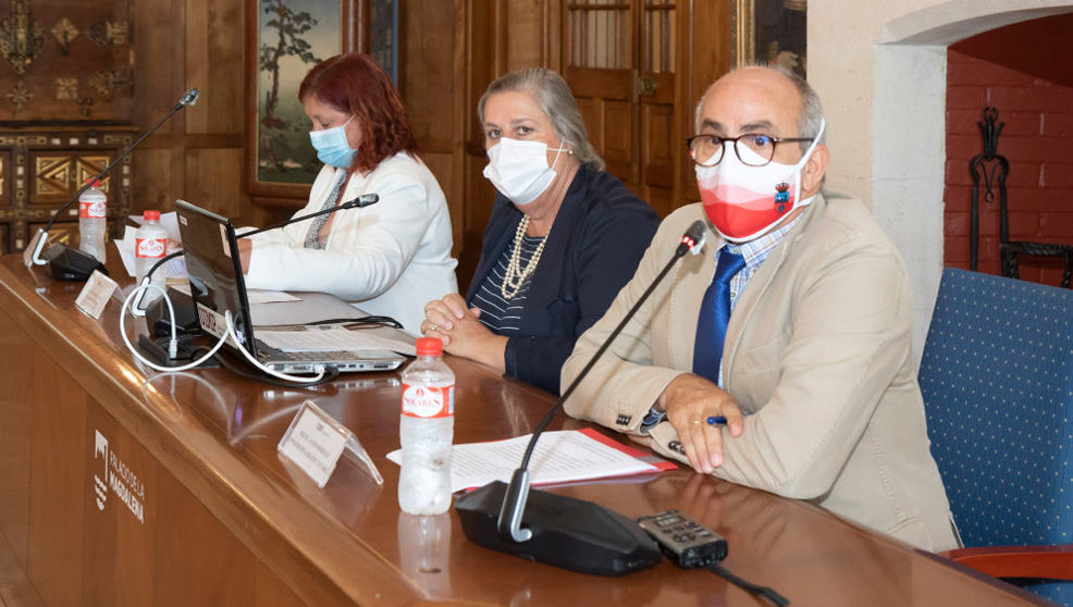 El consejero de Sanidad, Miguel Rodríguez, inaugura el curso ‘Práctica médica y lo que hemos aprendido con la pandemia’