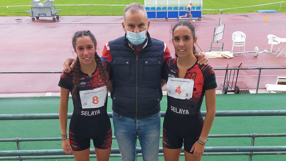 En la foto Elsa San Román, José Gómez (entrenador) y Ania San Román (Izquierda a derecha)