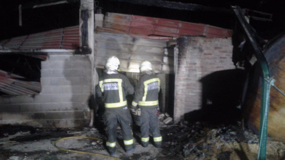 Incendio en una nave avícola en La Cavada | Foto: 112
