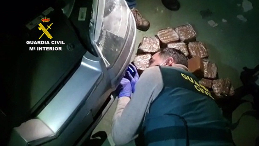 La Guardia Civil corta una línea de abastecimiento de hachís a Cantabria e interviene 15 kilos de droga