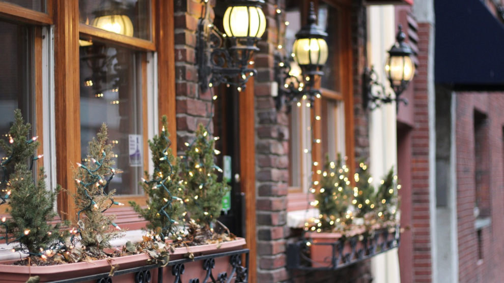 Fachada adornada con luces de Navidad | Foto: Pixabay