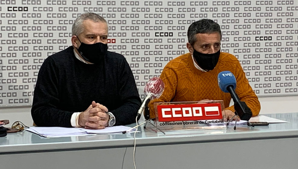 Carmelo Renedo (der.) y Guillermo Villegas (izq.), durante la rueda de prensa en la que han denunciado "clientelismo" en Cantur