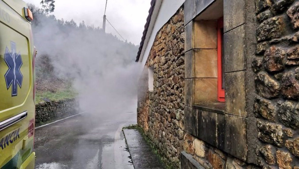 El incendio de la vivienda ha afectado al baño de la casa | Foto: 112 Cantabria