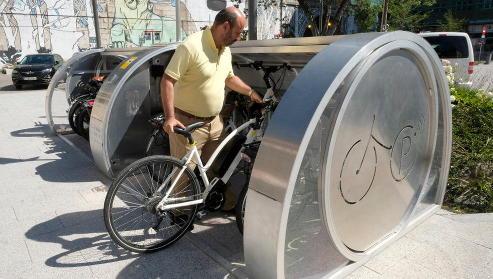 Modelo de aparcamiento cubierto para bicicletas