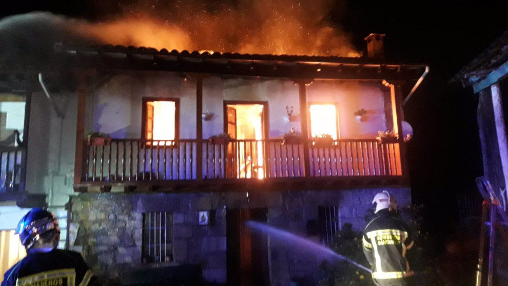 Incendio en la vivienda de Lloreda | Foto: 112