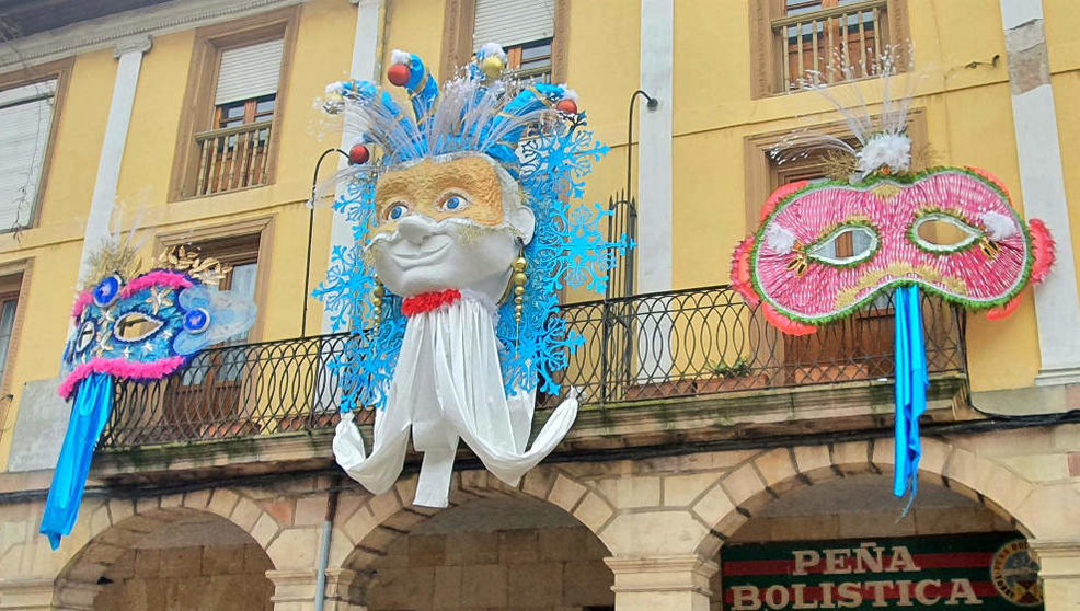 Decoración de Carnaval en la plaza Baldomero Iglesias