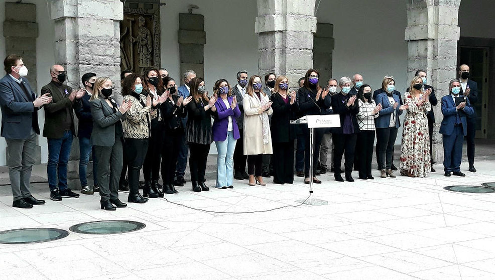 Parlamentarias de Cantabria durante el acto por el Día Internacional de la Mujer