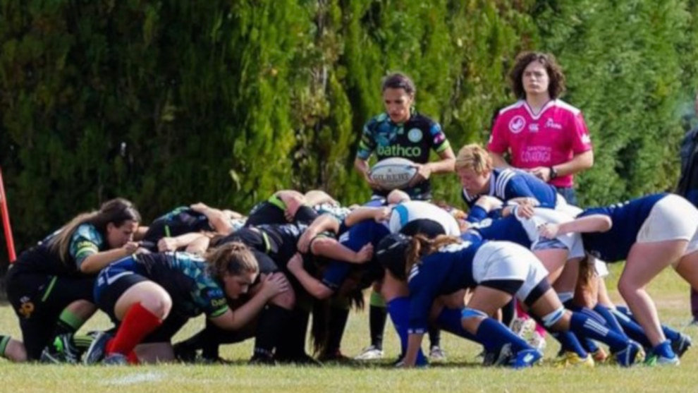 Jugadoras cántabras de rugby femenino durante un partido Foto Corgo Fotografía