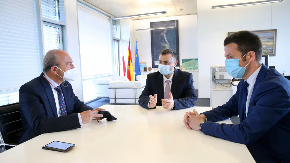 Reunión entre López Marcano y el cónsul de Rumanía en el norte de España