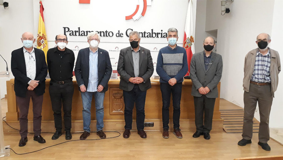 Presentación del libro 'Destinos del exilio republicano' en el Parlamento de Cantabria