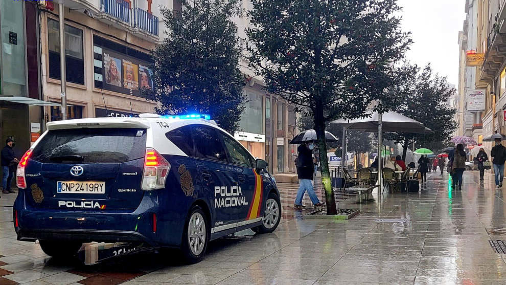 Coche de la Policía Nacional en el centro de Santander | Foto: Policía Nacional