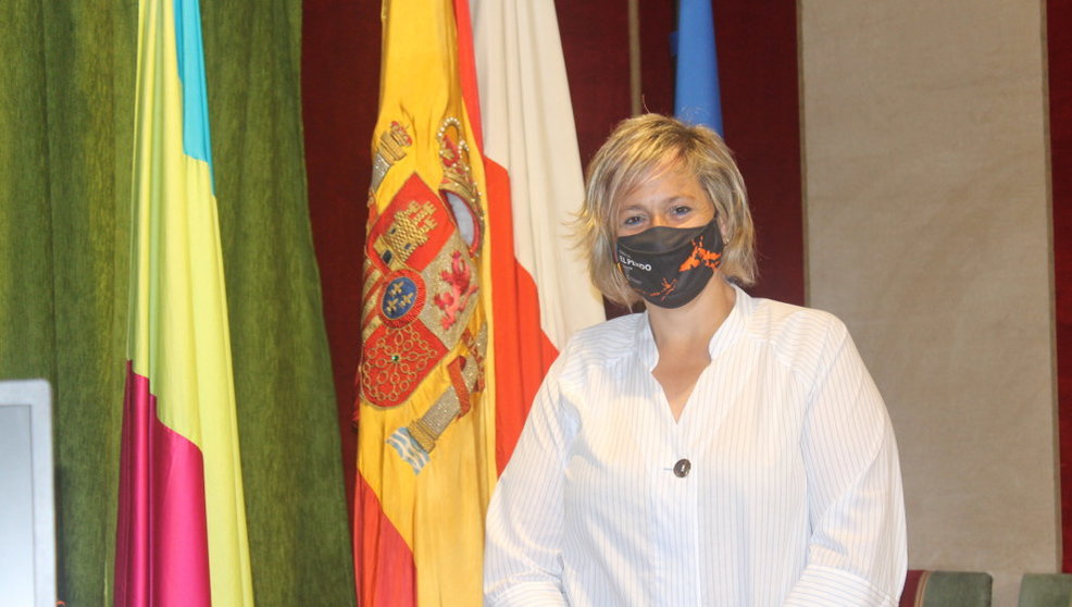 La alcaldesa de Camargo, Esther Bolado, en el salón de plenos del Ayuntamiento | Foto: edc
