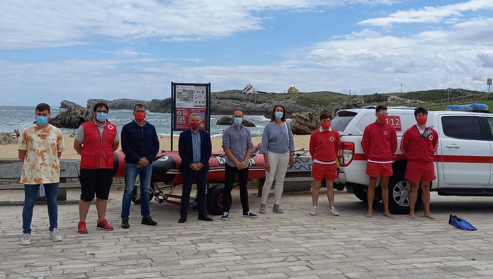 Presentación del servicio de socorrismo en las playas de Santa Cruz de Bezana para este verano