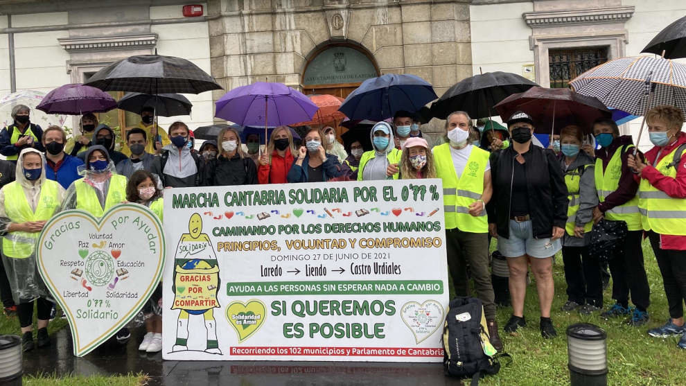 Marcha Cantabria Solidaria por el 0,77% de Laredo a Castro Urdiales