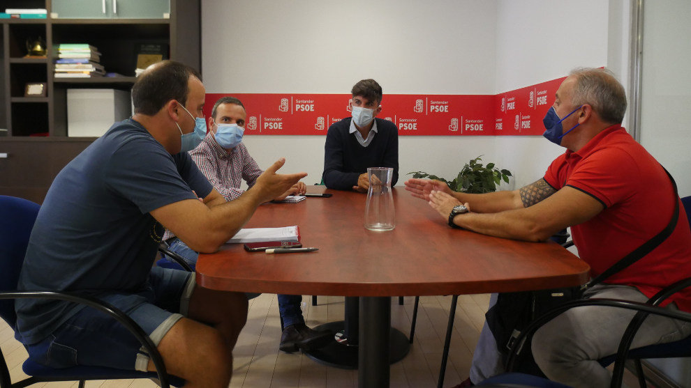 Reunión del portavoz del PSOE, Daniel Fernández, con delegados de CCOO