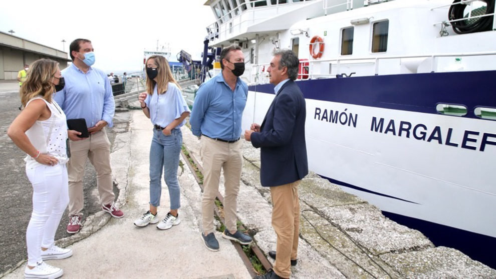 Visita del consejero de Medio Ambiente, Guillermo Blanco a la boya oceanográfica 'Augusto González Linares'