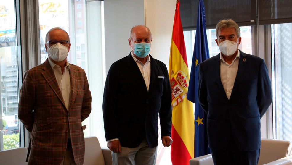 El alcalde de Reinosa, José Miguel Barrio, y los directores generales de SICAN y SEPES, Antonio Bocanegra y Lucrecio Fernández