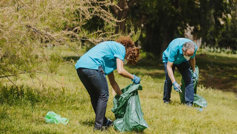 Voluntarios de CaixaBank en Aragón recogen 176 kilos de residuos en varias zonas naturales