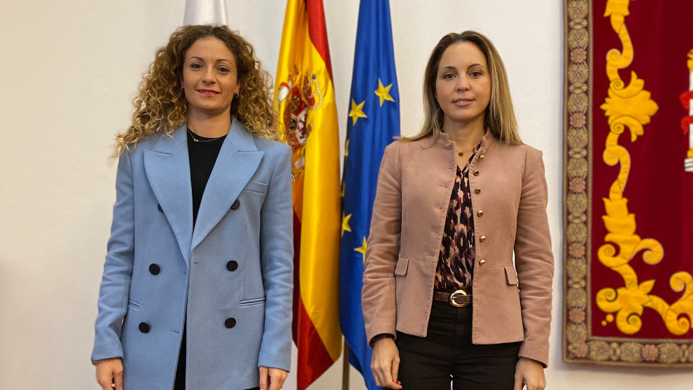 La delegada del Gobierno, Ainoa Quiñones, se reúne con la nueva jefa de Coordinación de Violencia sobre la Mujer, Diana Mirones.